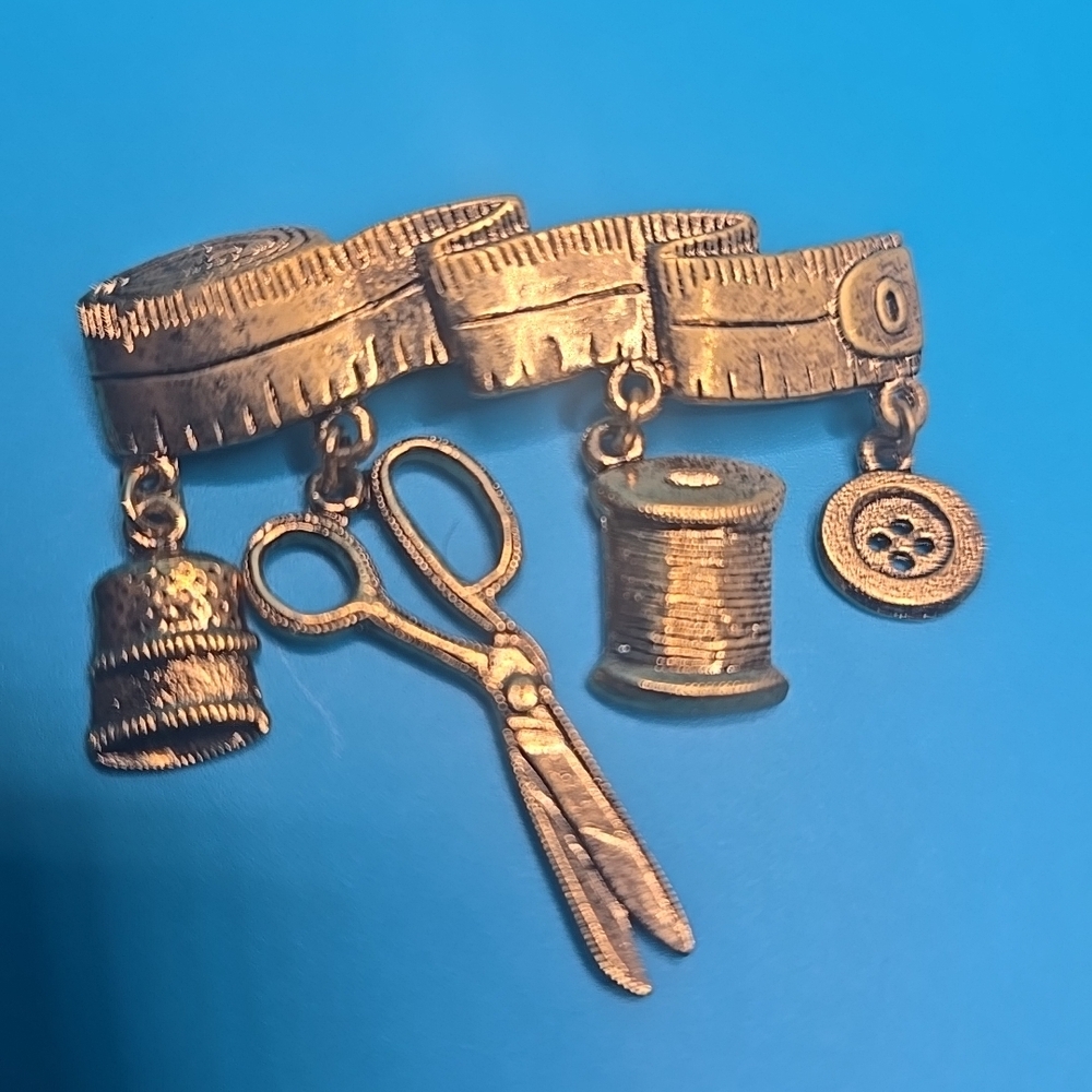Goldtone Vintage Sewing Theme Brooch